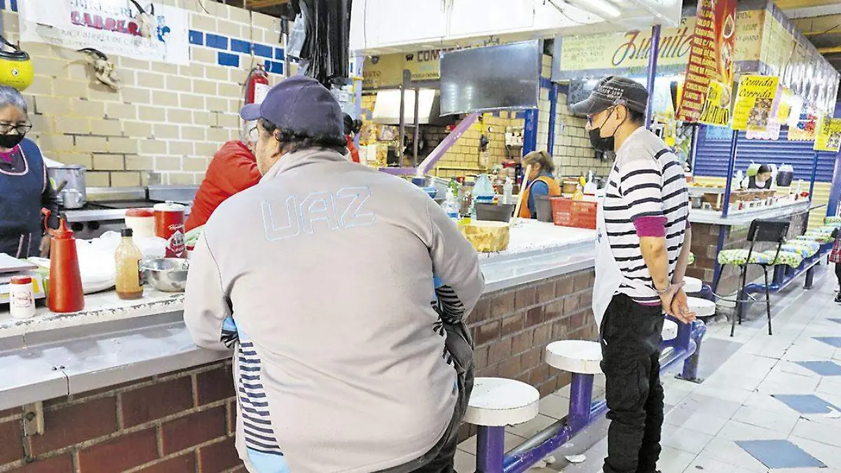 Puesto-de-comida-en-mercado}